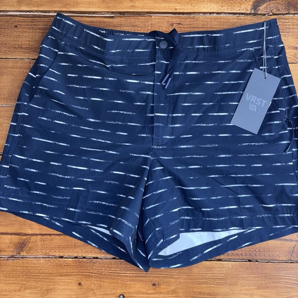 VRST Hybrid Shorts Men's MEDIUM Navy Blue Striped UPF Lined In/Out Water NEW